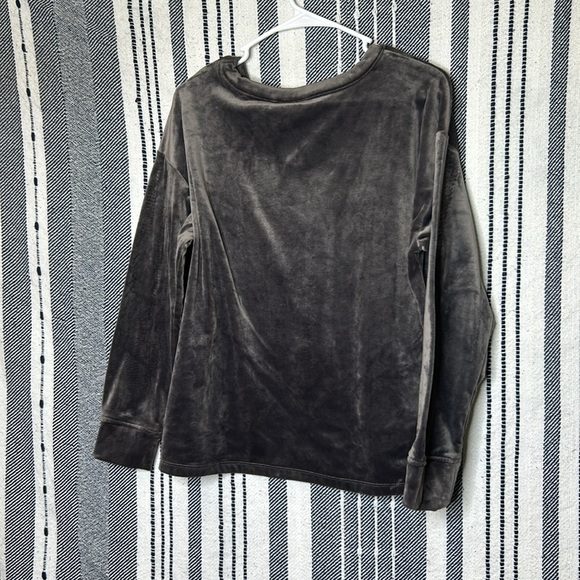 House of Harlow 1960 Set Velour Crewneck and Joggers Lounge Set - Picture 3 of 6